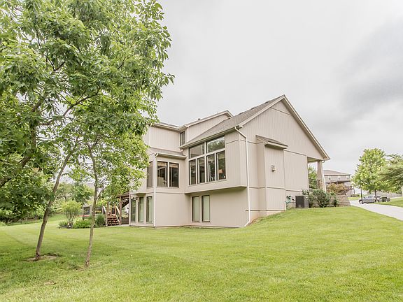 5th image of 6625 NW Hickory Ct