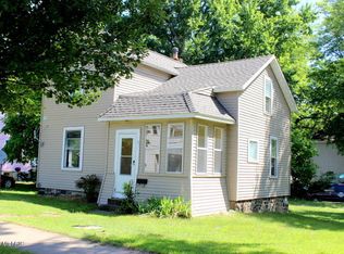 51 Oak St, Hillsdale, MI 49242