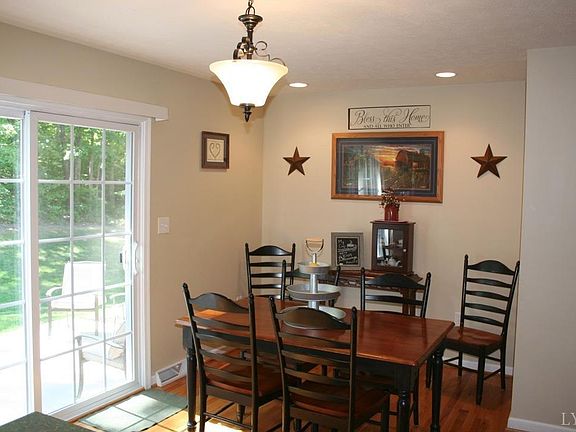 4th image of 221 Courtland Dr