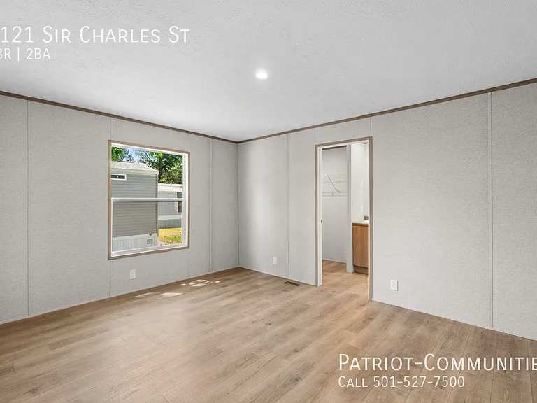 1121 Sir Charles St — Photo 10