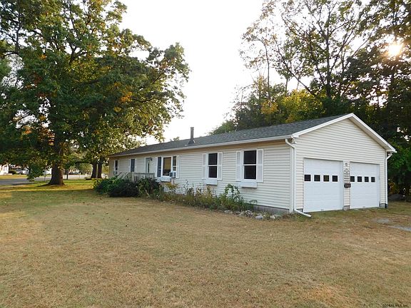 3rd image of 72 Gates Ave