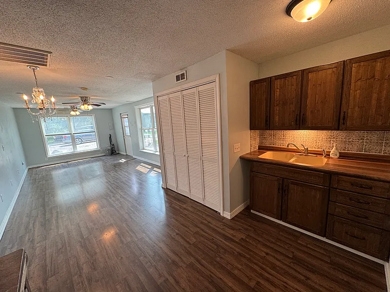 6815 Curran Rd — Photo 10