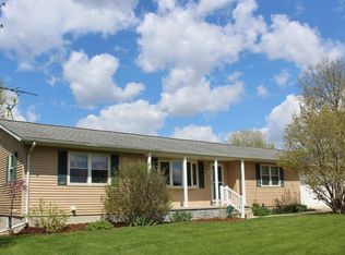 7330 Hudson Heights Ct, Hudson, IA 50643