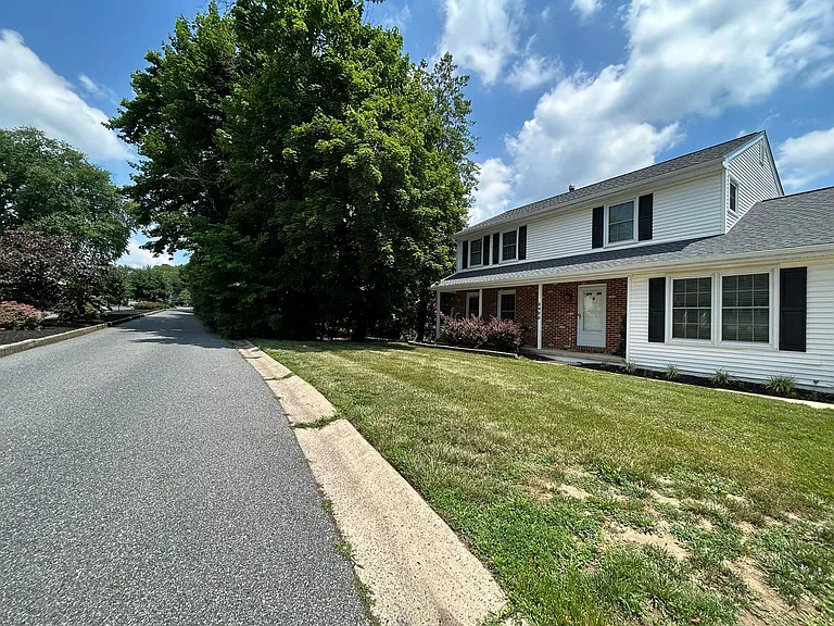 2425 Calf Run Dr — Photo 3