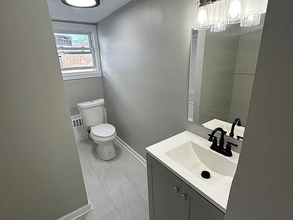 4th image of 177 Hart St APT 2