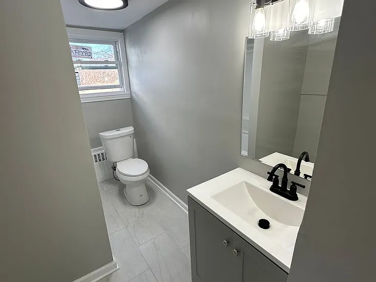 177 Hart St — Photo 4