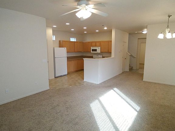 3rd image of 4155 McKinley St NE