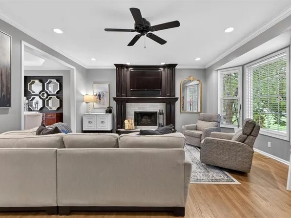 15173 W 154th Ter, Olathe, KS 66062