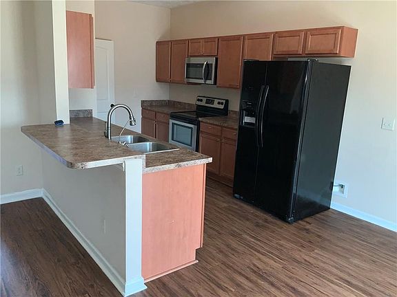 3rd image of 73 Willow Trace Dr