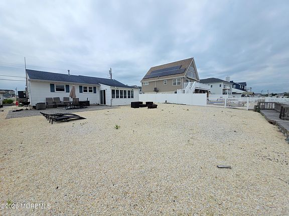 4th image of 129 E Raritan Dr