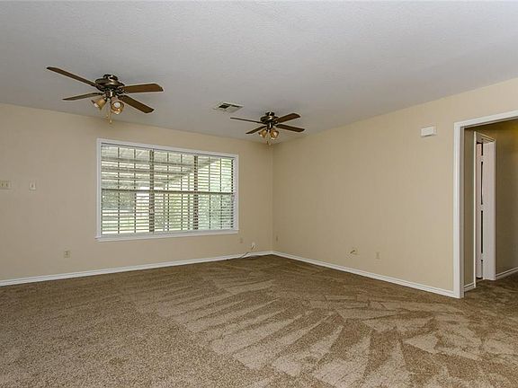 5th image of 206 S Throckmorton Ave