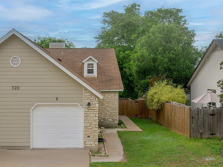 520 Cutty Trl #B — Photo 3