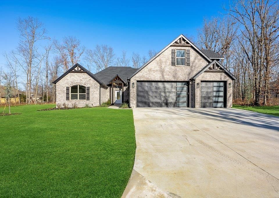 1st image of 31 Brigadoon Dr