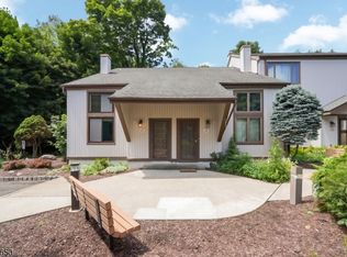 111 Alpine Ct, Stanhope Boro, NJ 07874