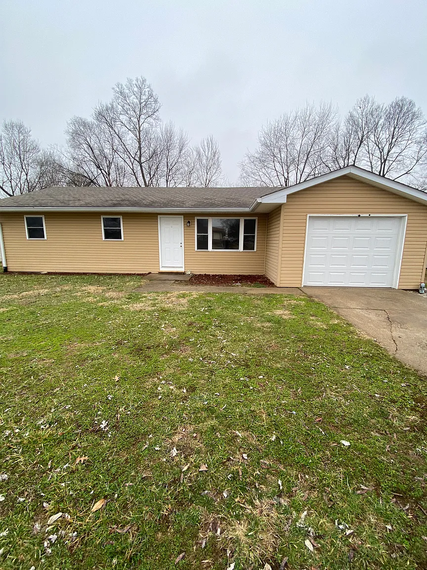 1730 Plantation Dr photo 1