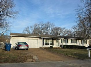 400 Ranch Dr, Ballwin, MO 63011