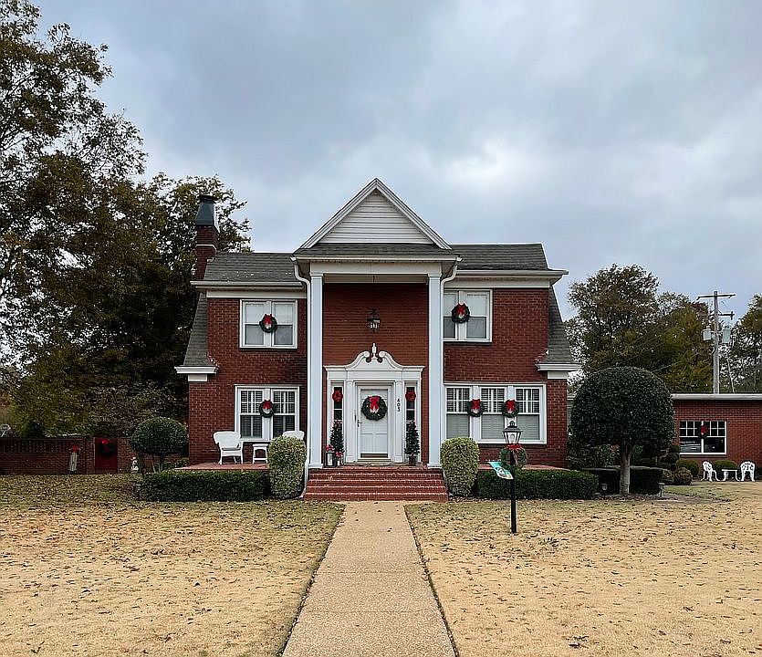 2nd image of 403 Prairie St