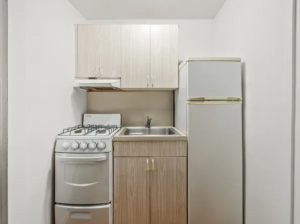 175 Willoughby Street image 3 of 12