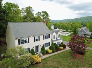 6 Lookout Lndg, Ellington, CT 06029