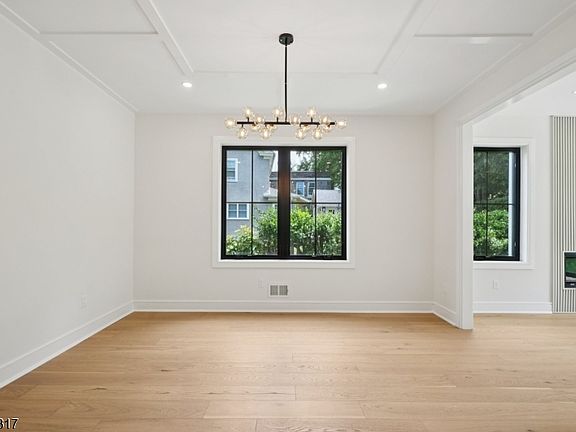 5th image of 40 Girard Ave