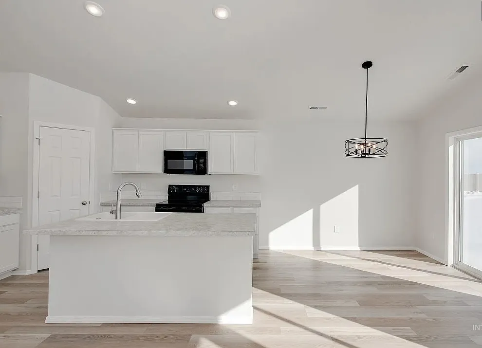 3 bed, 1694 sqft, $800 — Photo 3