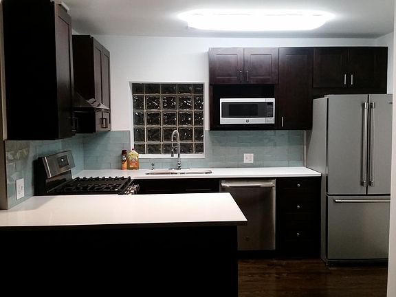2nd image of 1068 N Hermitage Ave APT 1R