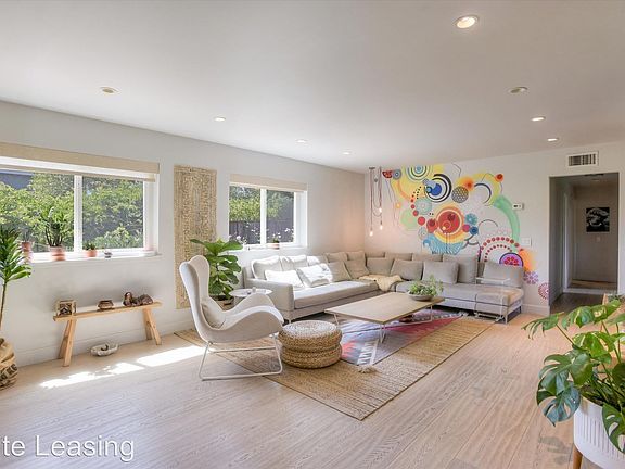 2nd image of 3022 Alameda De Las Pulgas