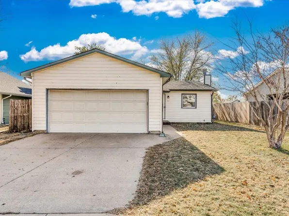 911 E Idlewild Dr, Wichita, KS 67216