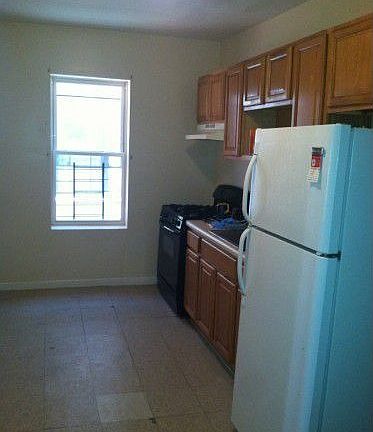 4th image of 1014 E 214th St