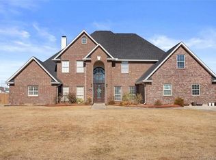 2518 S Savannah Ln, Lake Charles, LA 70605
