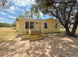303 Davis, Devine, TX 78016