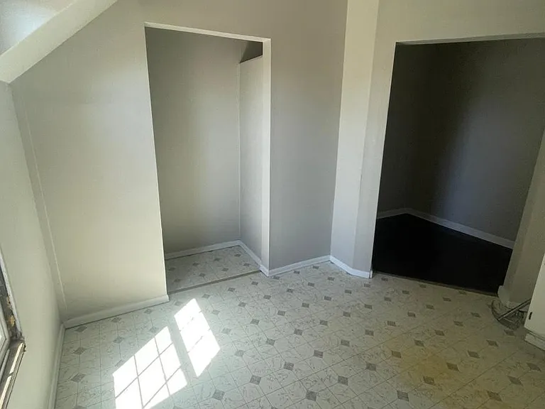 2604 N Madelia St #2 — Photo 5