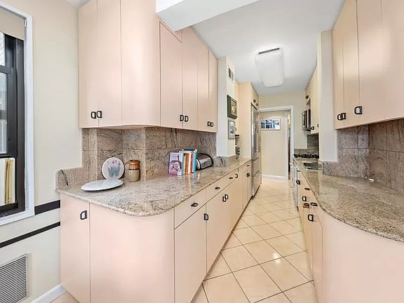 4th image of 425 E 79th St APT 2J