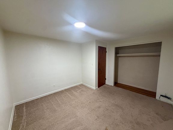 5th image of 239 E Oak Cliff Ct #8
