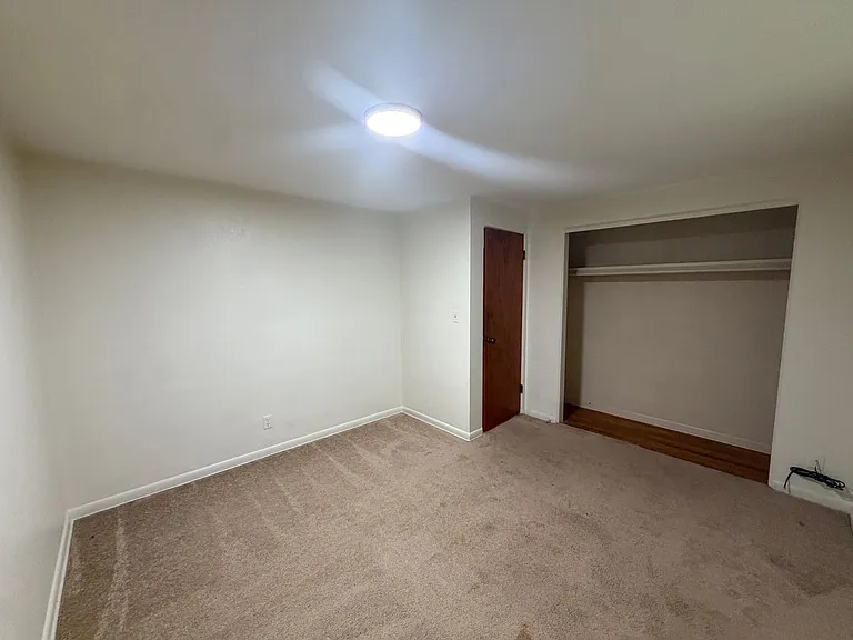 239 E Oak Cliff Court — Photo 5
