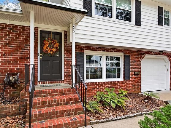 2nd image of 742 Jouett Dr
