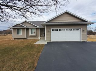 121 Flambeau Ln, Dixon, IL 61021