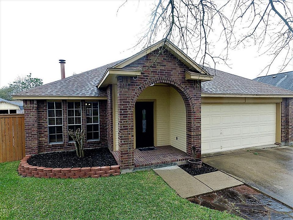 1st image of 801 Bayou Bend Dr