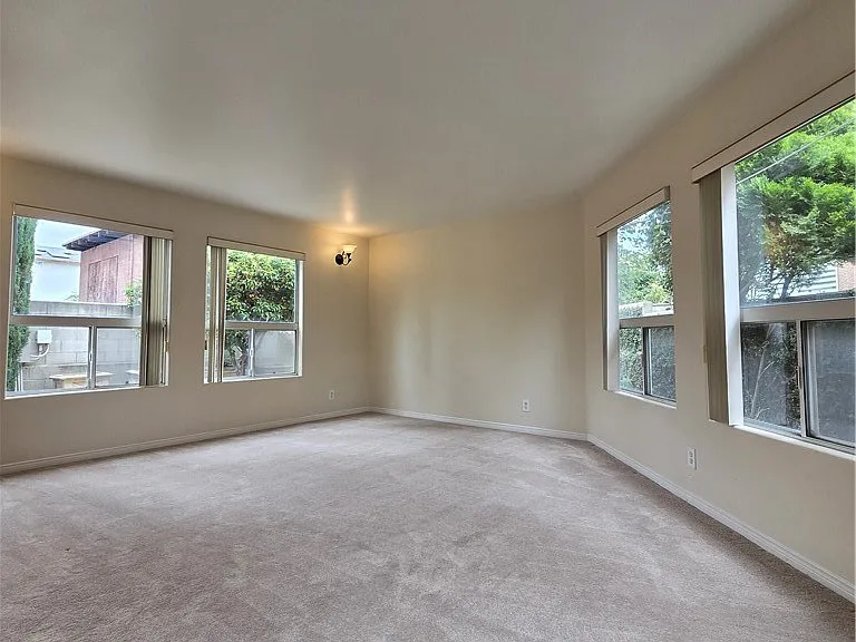 8219 Somerset Pl — Photo 9