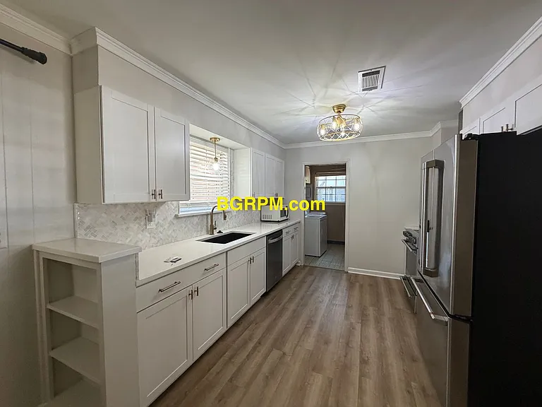 2210 Crestwood Rd — Photo 2