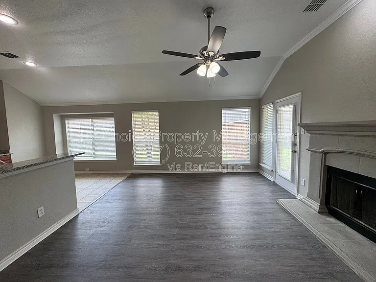924 Marist Dr — Photo 10