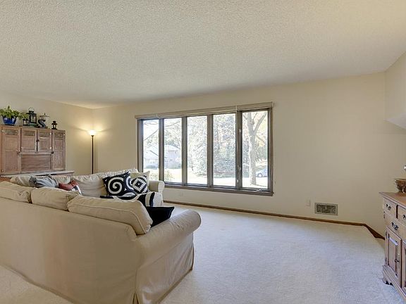 5th image of 2020 Walnut Grove Ln N