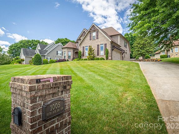 4th image of 1005 10th Avenue Dr NW