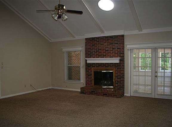 4th image of 3065 Shamrock N #2