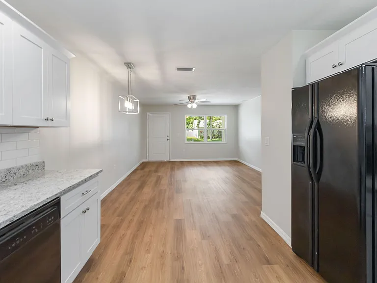 217 Montana Ave — Photo 11