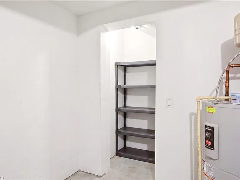505 Windsor Sq #201 — Photo 39