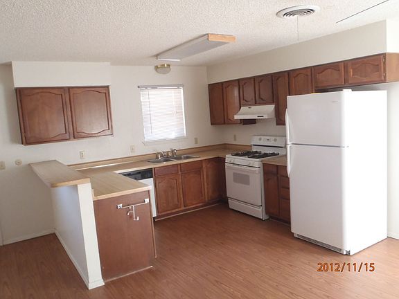 4th image of 806 E La Paloma Ln