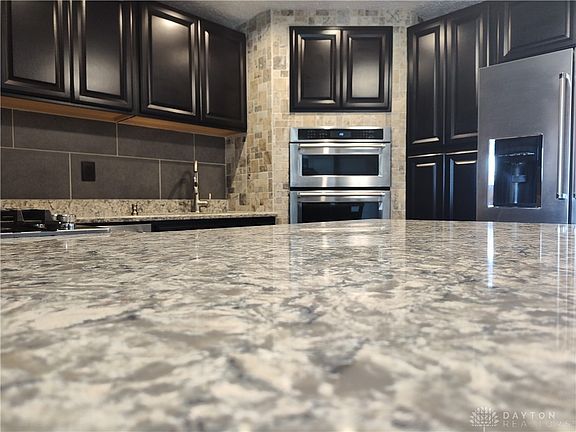 4th image of 956 Omard Dr
