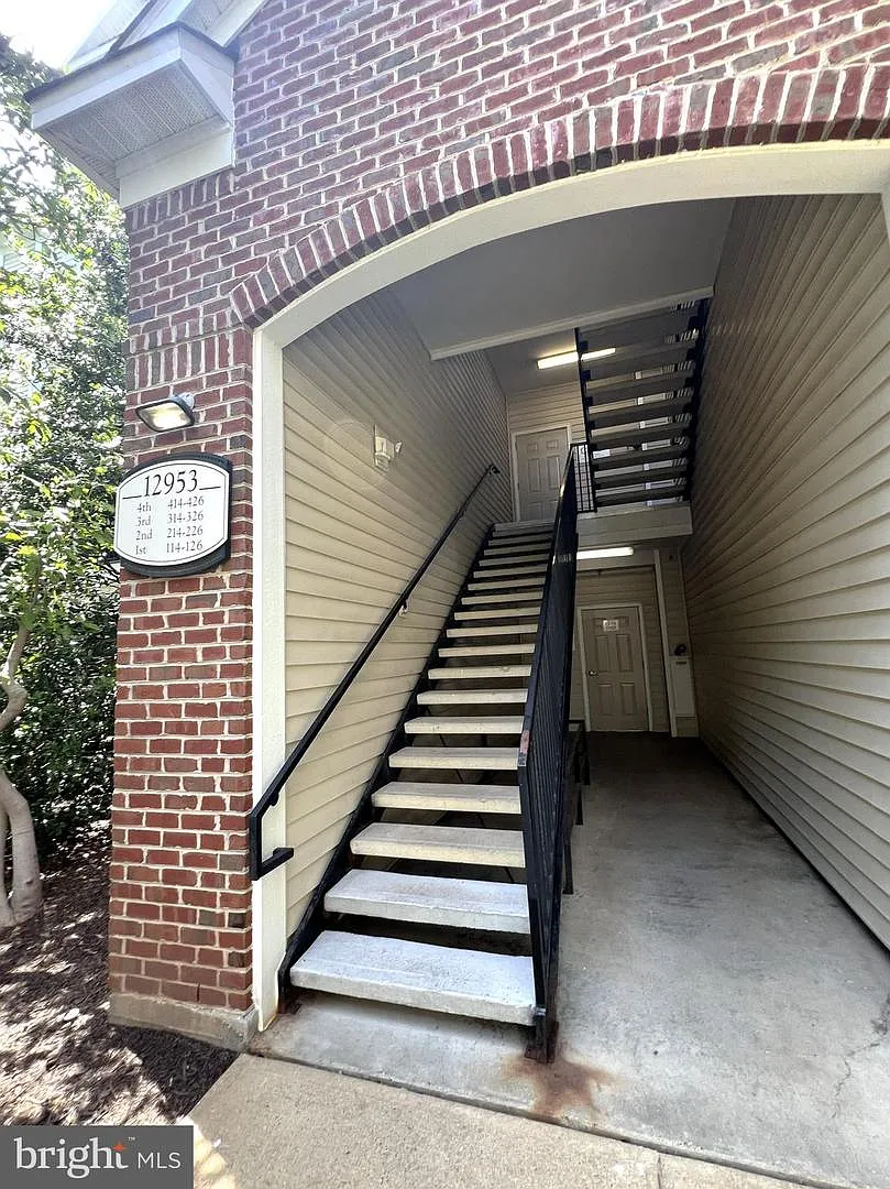 2 bed, 1031 sqft, $2,300 — Photo 3