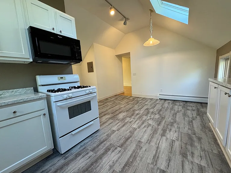 6121 Clinton St — Photo 14